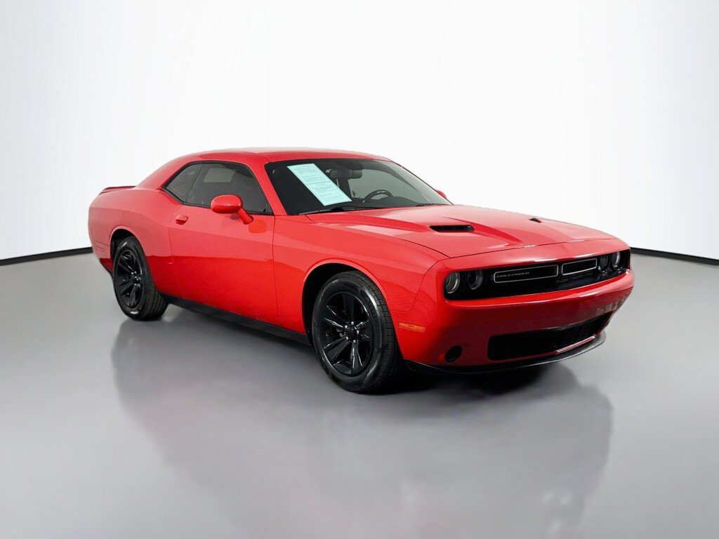 Used 2021 Dodge Challenger SXT RWD image 7
