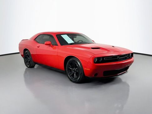 Used 2021 Dodge Challenger SXT RWD image 7
