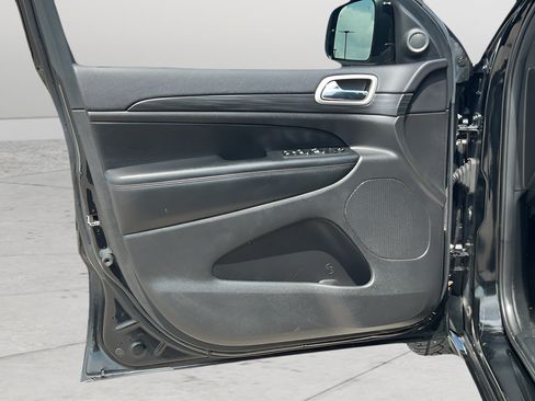 Used 2019 Jeep Grand Cherokee Altitude AWD/4WD image 18