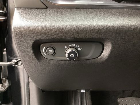 Used 2020 Chevrolet Traverse LS image 29