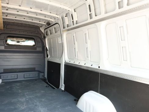 Used 2025 Mercedes-Benz Sprinter 2500 image 21