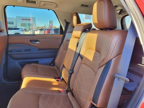 Used 2023 Nissan Pathfinder Platinum w/ Cargo Package image 11