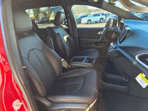 New 2026 Chrysler Pacifica Select FWD image 29
