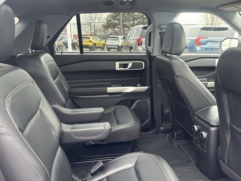 Used 2022 Ford Explorer XLT w/ Equipment Group 202A image 16