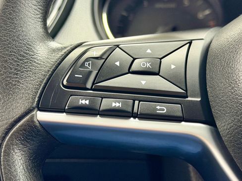 Used 2019 Nissan Rogue S image 19