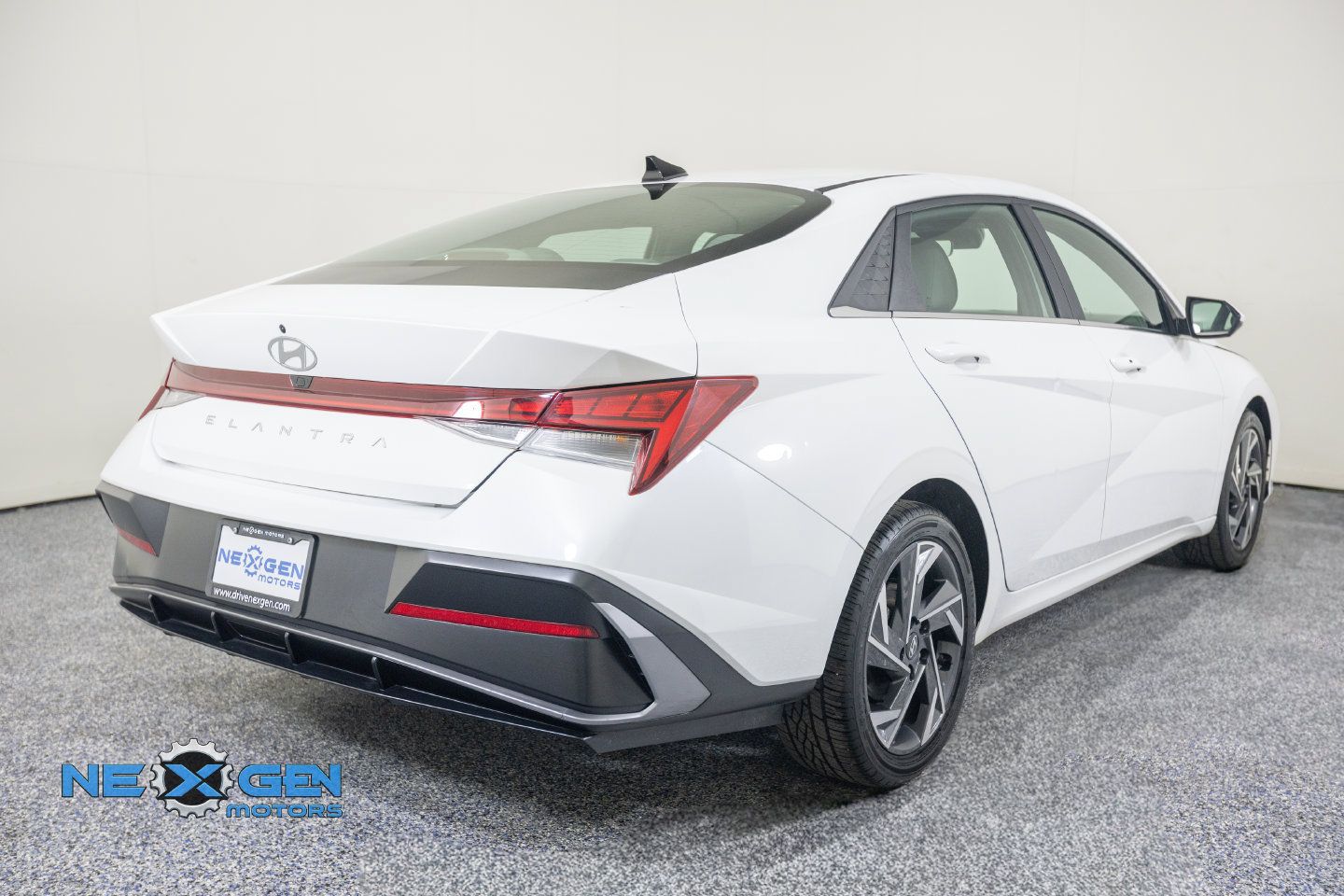Used 2024 Hyundai Elantra SEL w/ Convenience Package FWD image 8