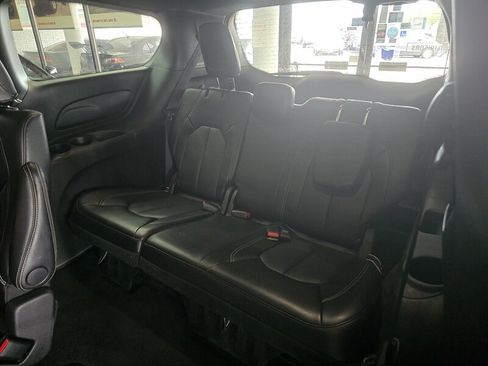 Used 2025 Chrysler Pacifica Select FWD image 12