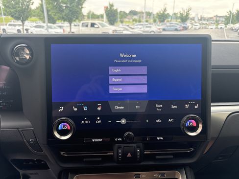 Used 2025 Lexus GX 550 w/ Accessory Package (2T) AWD/4WD image 24