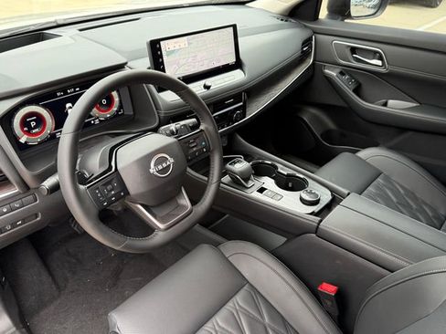 Used 2026 Nissan Rogue Platinum w/ Platinum Premium Package image 10