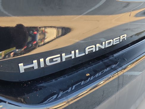 Used 2021 Toyota Highlander XLE FWD image 32