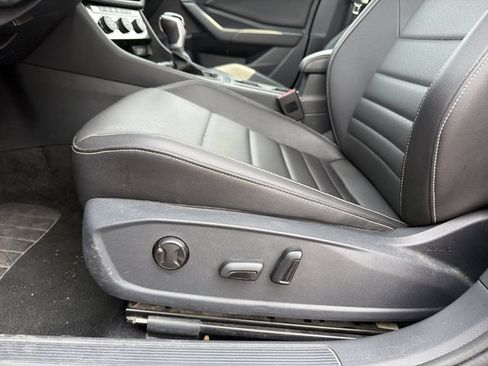 Used 2024 Volkswagen Jetta SE FWD image 14