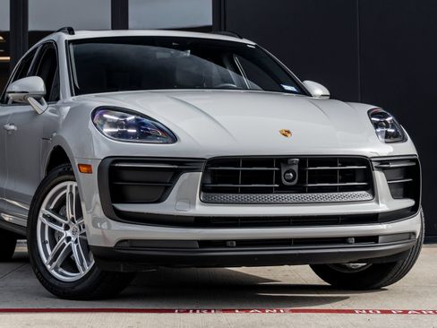 Certified 2025 Porsche Macan AWD/4WD image 9