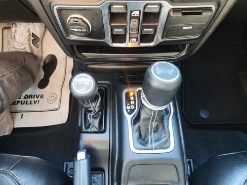 Used 2023 Jeep Wrangler Unlimited Sahara image 20