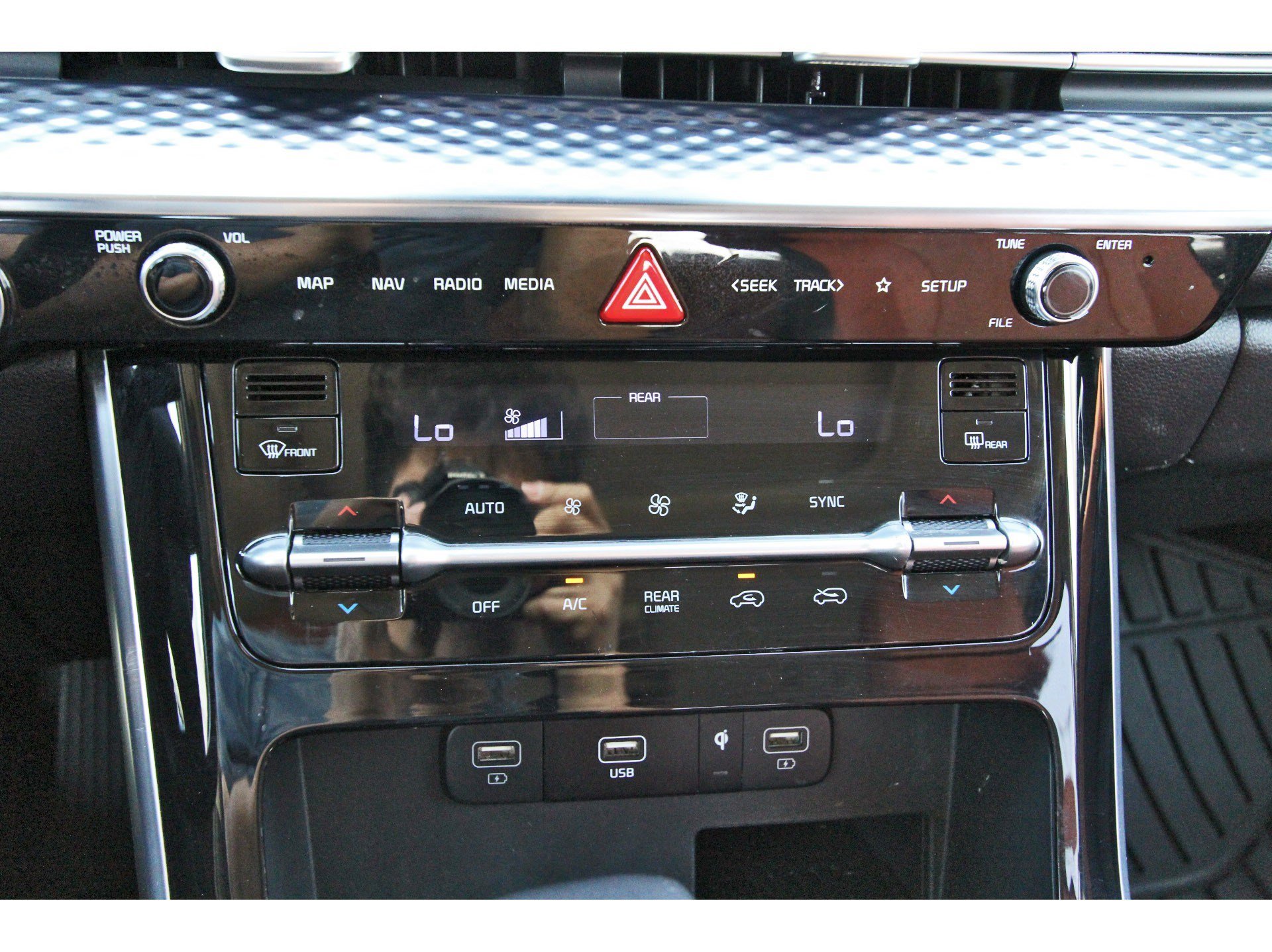 Certified 2024 Kia Carnival SX Prestige FWD image 30