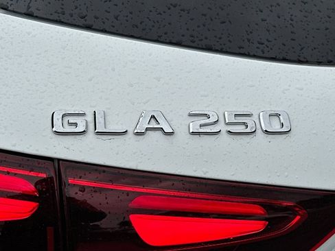 Used 2025 Mercedes-Benz GLA 250 image 36