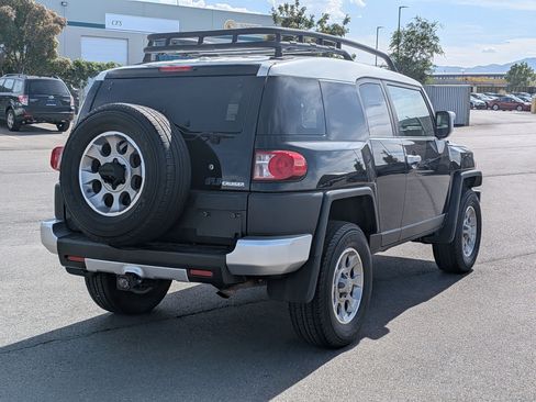 Used 2011 Toyota FJ Cruiser 4WD w/ Convenience Pkg image 3
