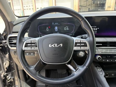 Used 2023 Kia Telluride EX w/ EX Captain's Chair Package FWD image 15