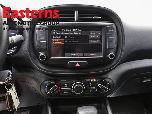 Used 2025 Kia Soul LX w/ LX Technology Package FWD image 12