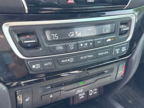 Used 2020 Honda Pilot Touring image 13