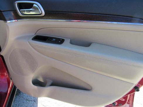 Used 2014 Jeep Grand Cherokee Limited w/ Trailer Tow Group IV image 34