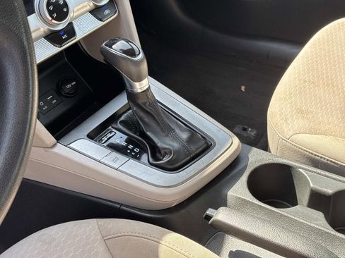 Used 2019 Hyundai Elantra SE image 26
