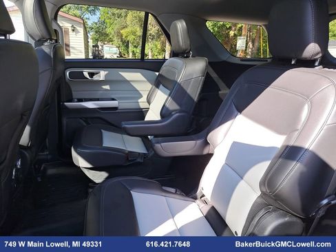 Used 2022 Ford Explorer XLT w/ XLT Sport Appearance Package image 15