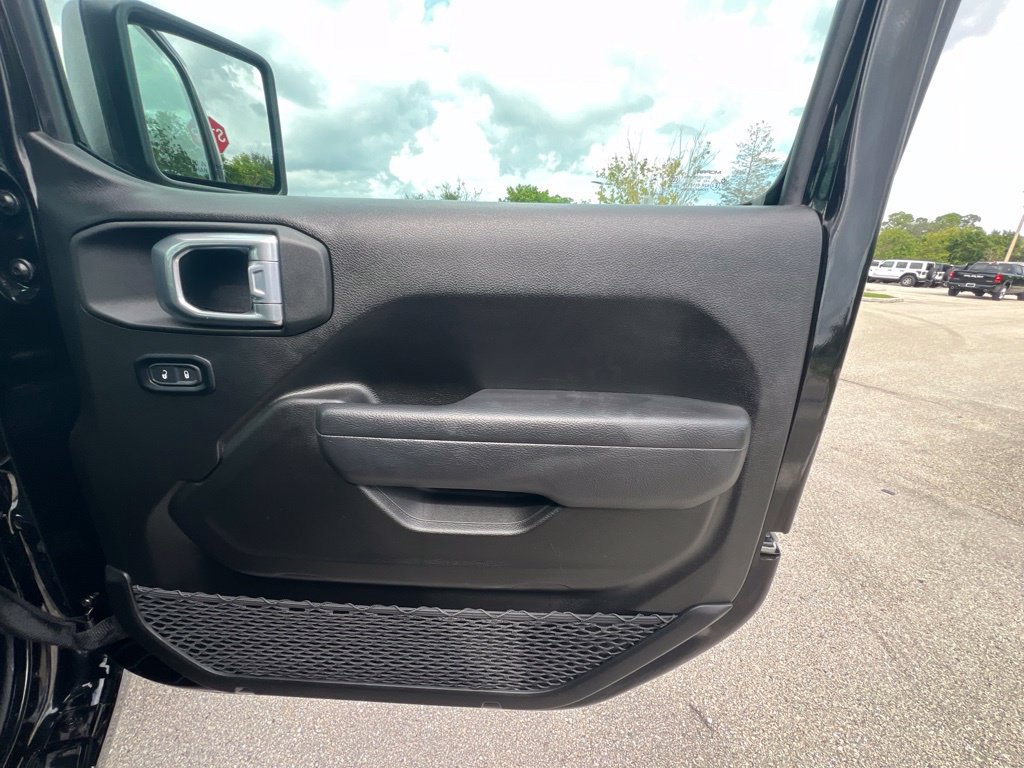 Used 2025 Jeep Wrangler Sport AWD/4WD image 19