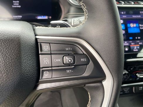 Certified 2024 Jeep Grand Cherokee Altitude image 16