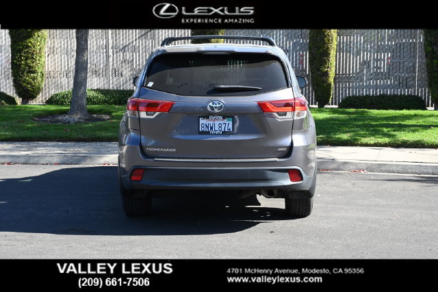 Used 2019 Toyota Highlander LE AWD/4WD image 5