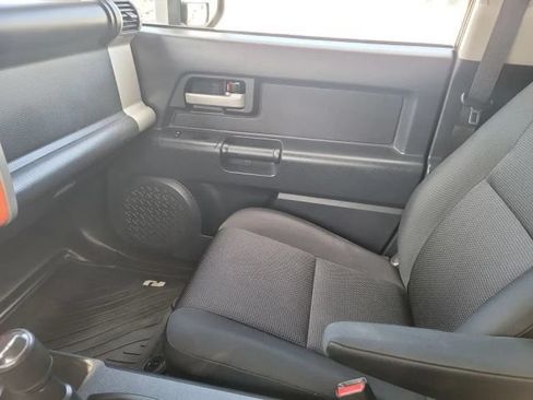 Used 2014 Toyota FJ Cruiser 4WD w/ Convenience Package image 23