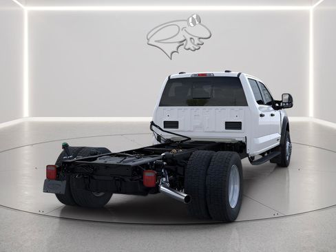 New 2026 Ford F550 4x4 Crew Cab image 7