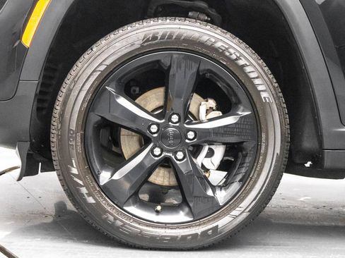 Used 2023 Jeep Grand Cherokee Altitude image 47