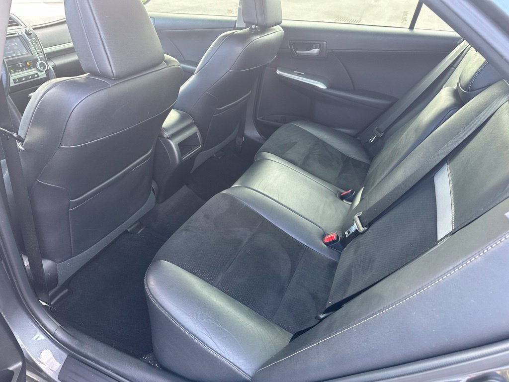 Used 2012 Toyota Camry SE w/ Leather Pkg FWD image 10