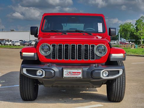 Used 2025 Jeep Wrangler Sahara image 7