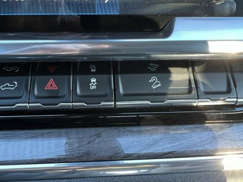 Used 2024 Chevrolet Silverado 2500 LTZ w/ LTZ Convenience Package image 44