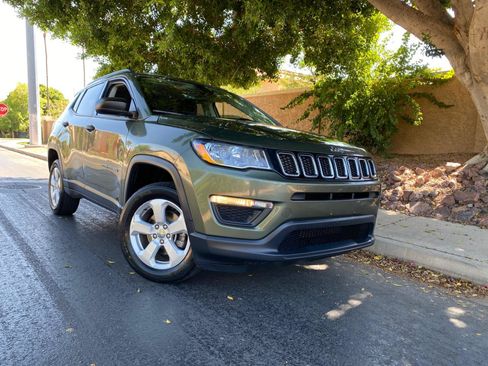 Used 2018 Jeep Compass Sport AWD/4WD image 4