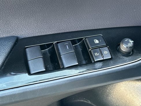 Used 2021 Toyota Prius Prime XLE image 12