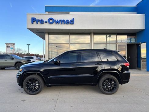 Used 2021 Jeep Grand Cherokee Laredo X image 8