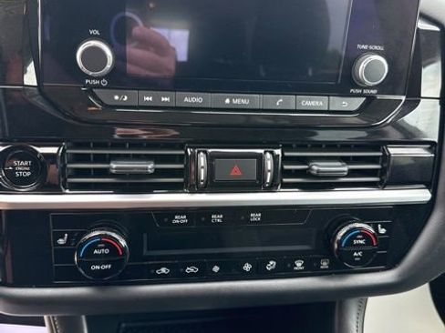 Used 2025 Nissan Pathfinder SV AWD/4WD image 19