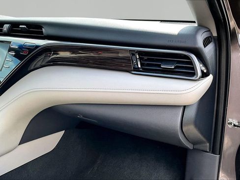 Used 2020 Toyota Camry LE FWD image 20