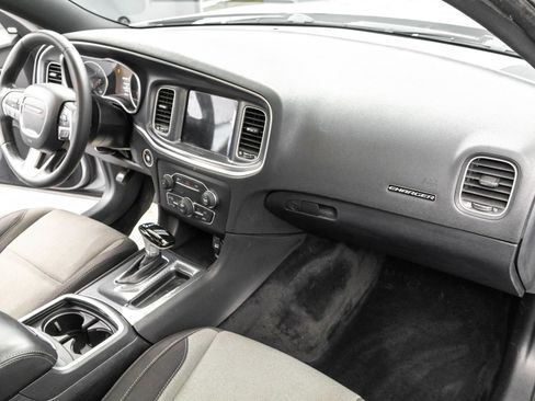 Used 2015 Dodge Charger SXT image 39