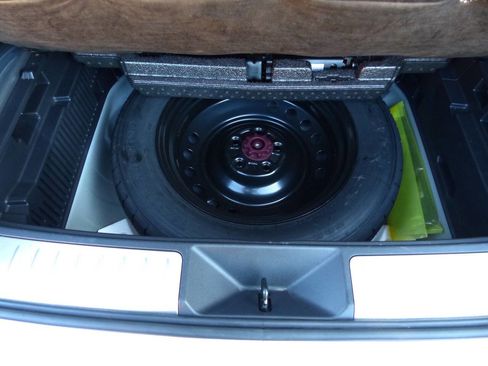 Used 2024 Toyota Venza Limited image 41