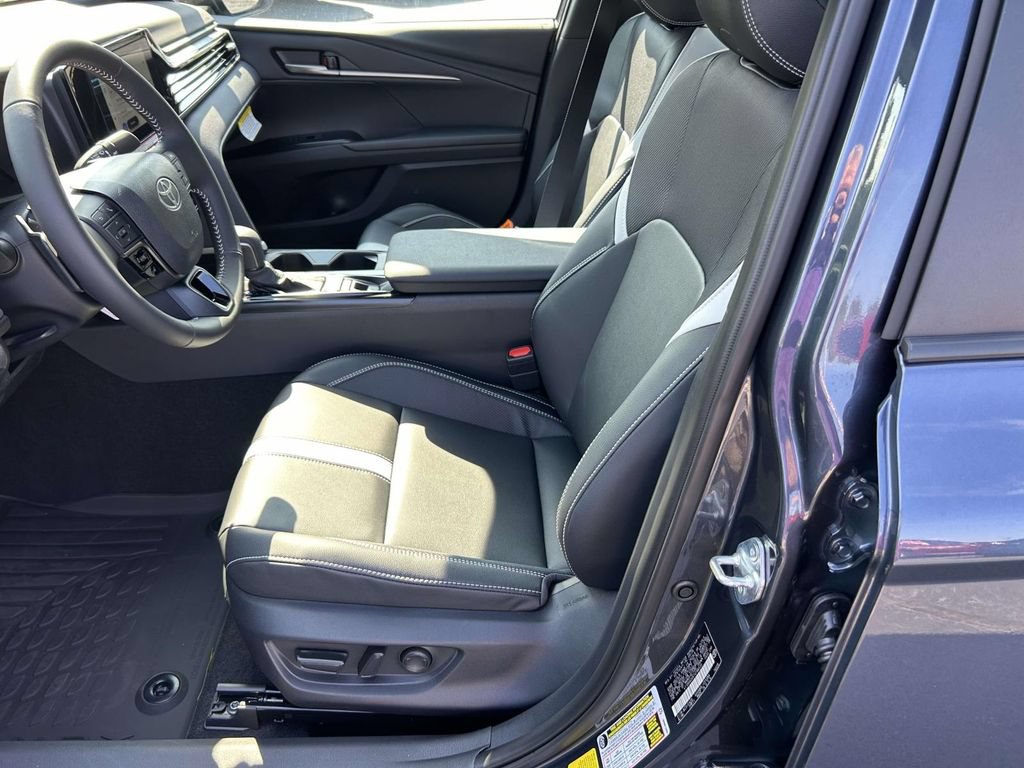 New 2026 Toyota Camry Hybrid FWD image 14