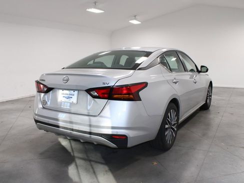 Used 2023 Nissan Altima 2.5 SV image 9