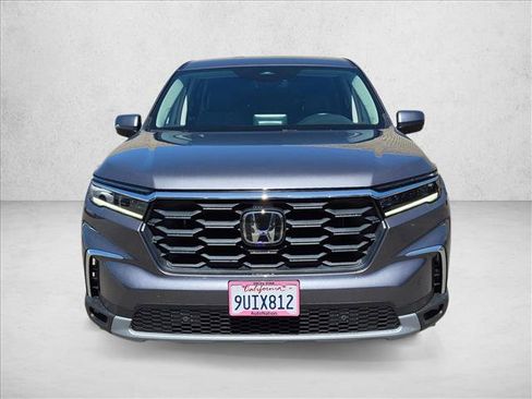 Used 2025 Honda Pilot EX-L image 2