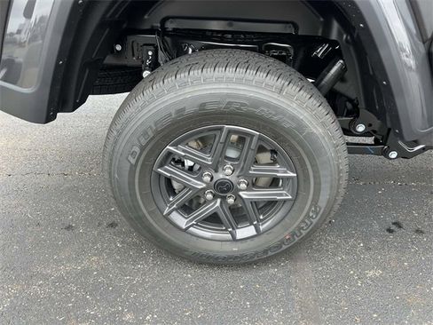 New 2025 Jeep Gladiator Sport image 11