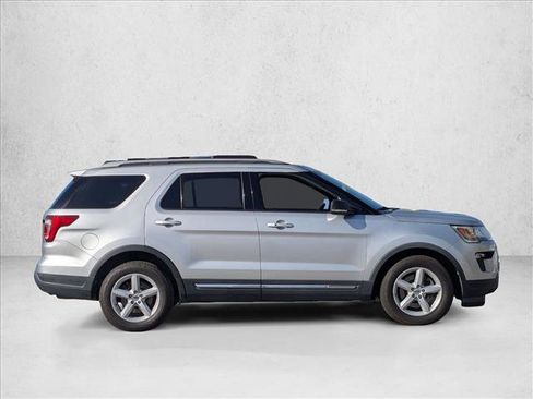 Used 2019 Ford Explorer XLT w/ Equipment Group 201A image 4
