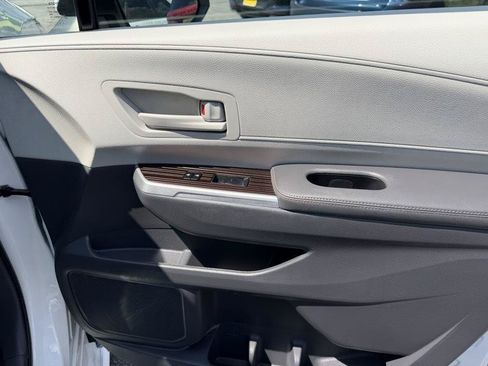 Used 2021 Toyota Sienna LE FWD image 37
