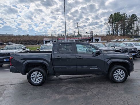 Used 2024 Toyota Tacoma SR5 image 9