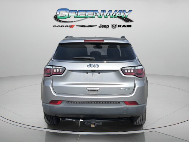Used 2018 Jeep Compass Latitude FWD image 3